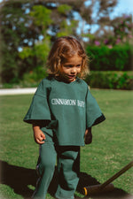 CINNAMON BABY CAMPUS TEE - EMERALD