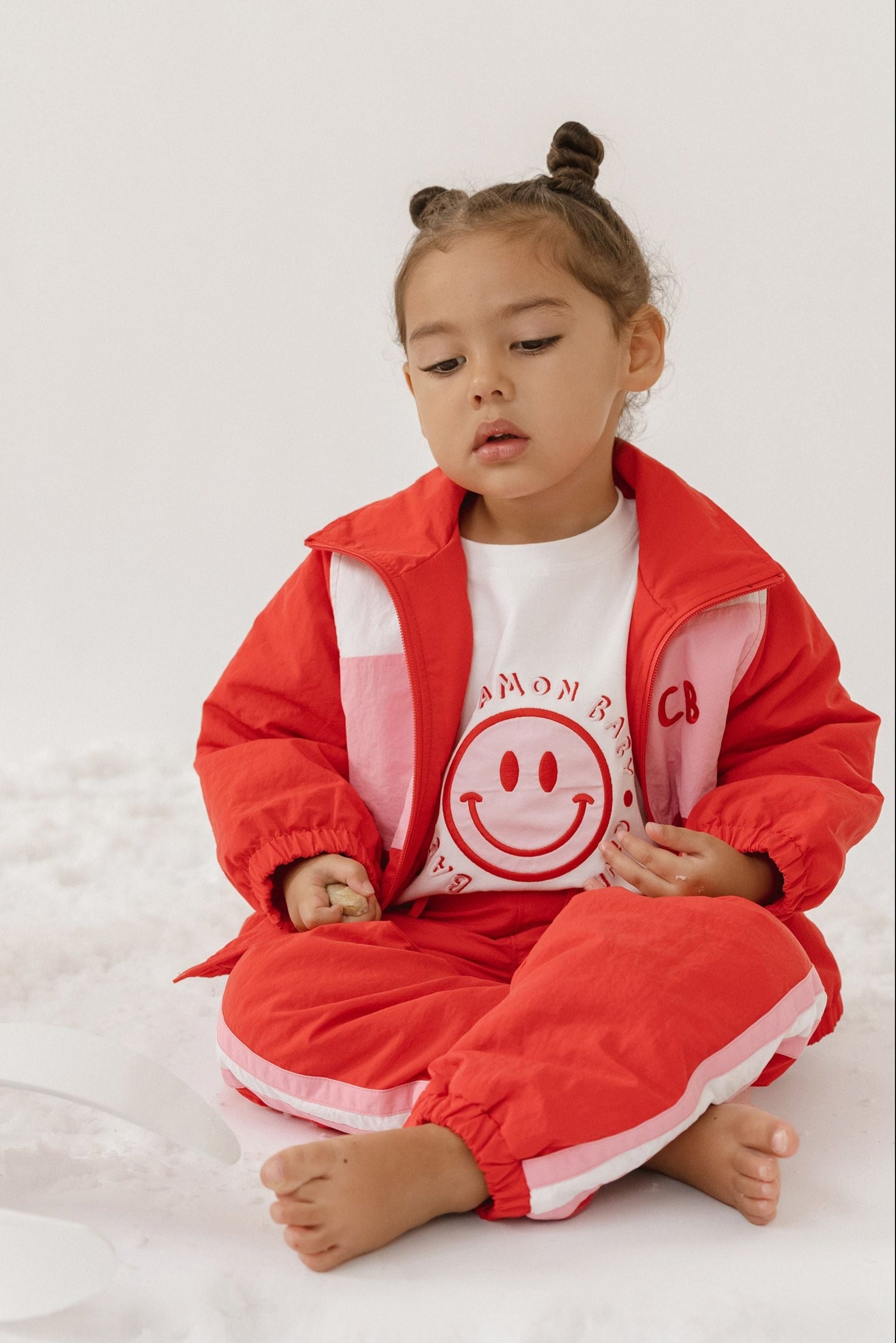 Cinnamon baby tee with white sleeves and smiley face print – unisex cotton toddler t-shirt for everyday comfort and style.