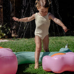 SUNNYLIFE INFLATABLE SPRINKLER POPPY THE PEACH MULTI