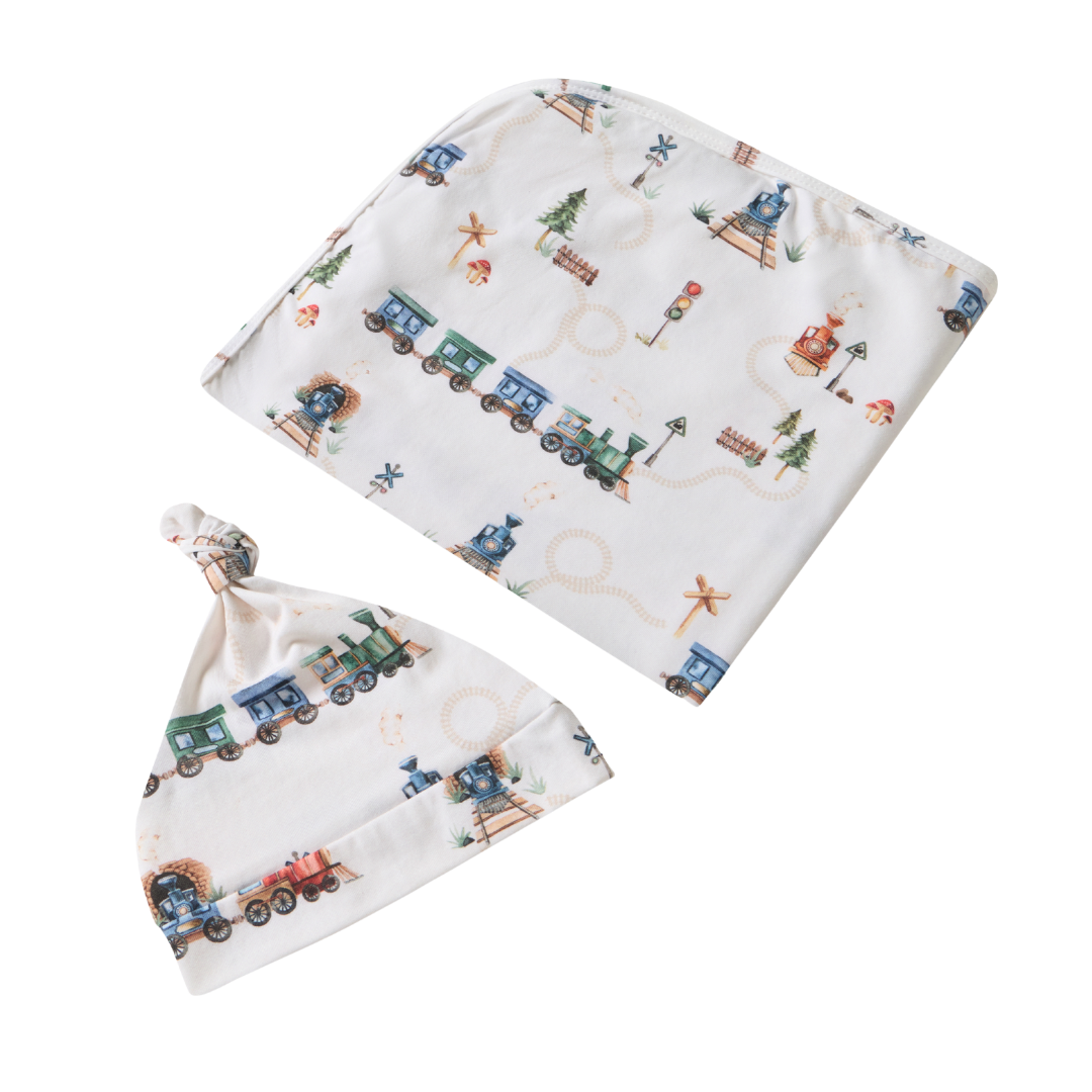 SNUGGLE HUNNY TRAINS ORGANIC JERSEY WRAP & BEANIE SET